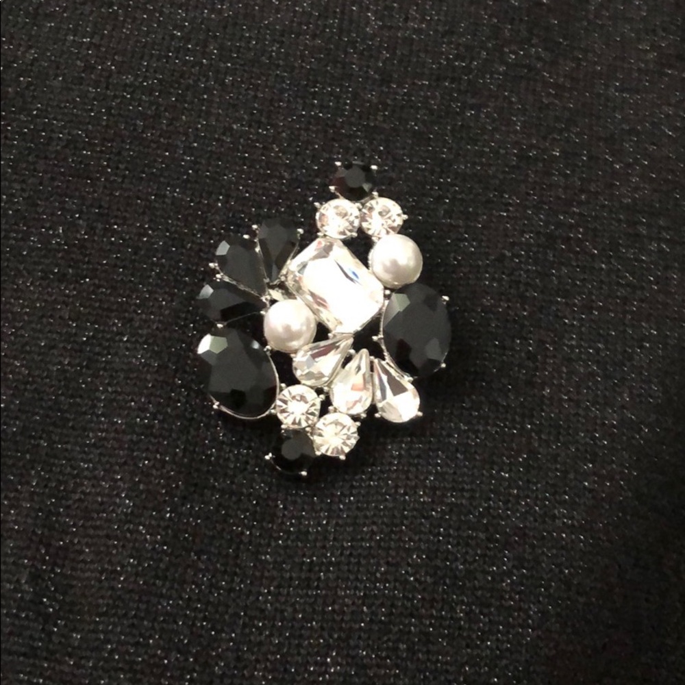 Beautiful sparkly Brooch with Pearls